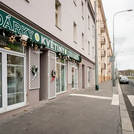 2 Bedroom Close To Castle Praha