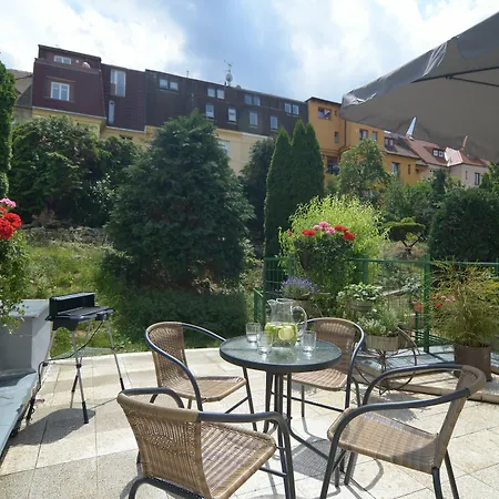 Apartment 2 Bedroom Close To Castle